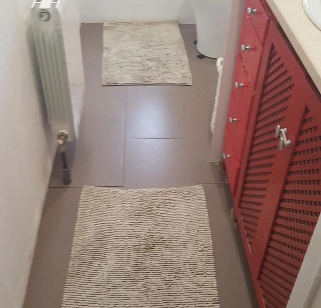 Little Peaceful Retreat: Private Room with Terrace and Amenities Marbella Homestay