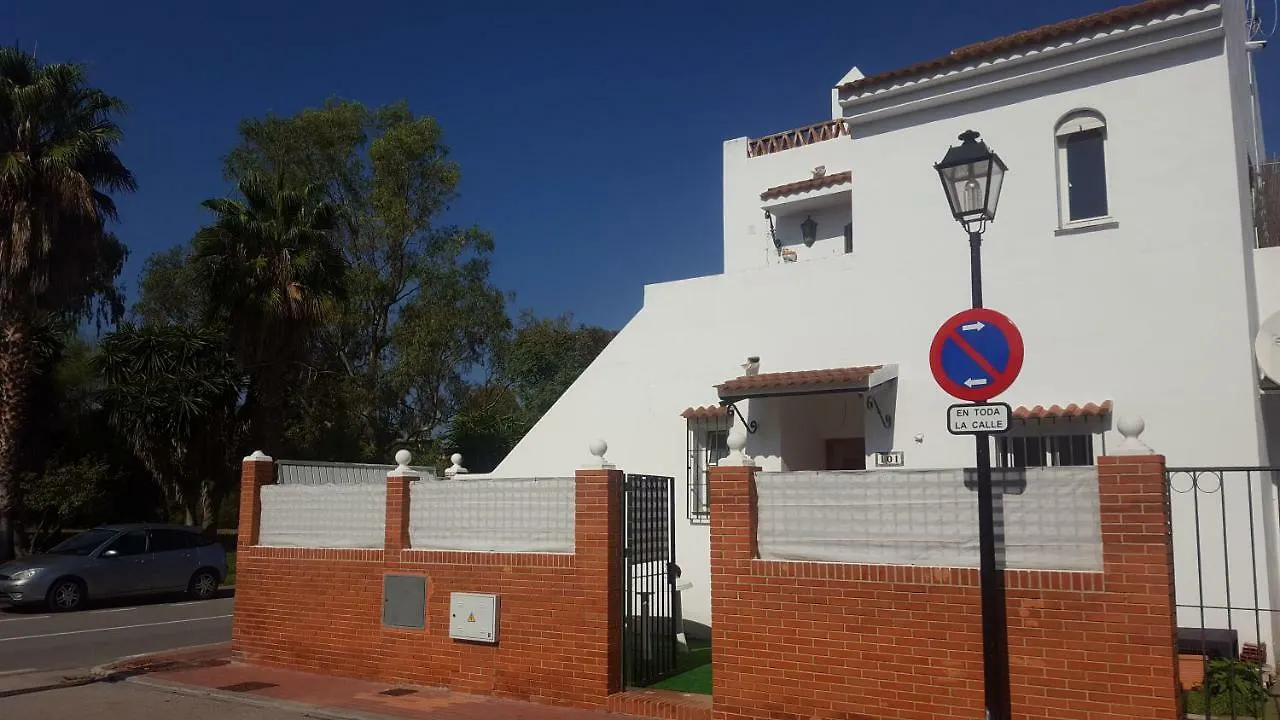 Little Peaceful Retreat: Private Room with Terrace and Amenities Marbella Homestay